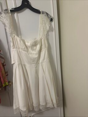short flowy white dress V-Neck Pompom Mini name_florentine_slim-fit-dress Custom Size Occasion Size:S / 32-33 Sleeve Discover How To Dress